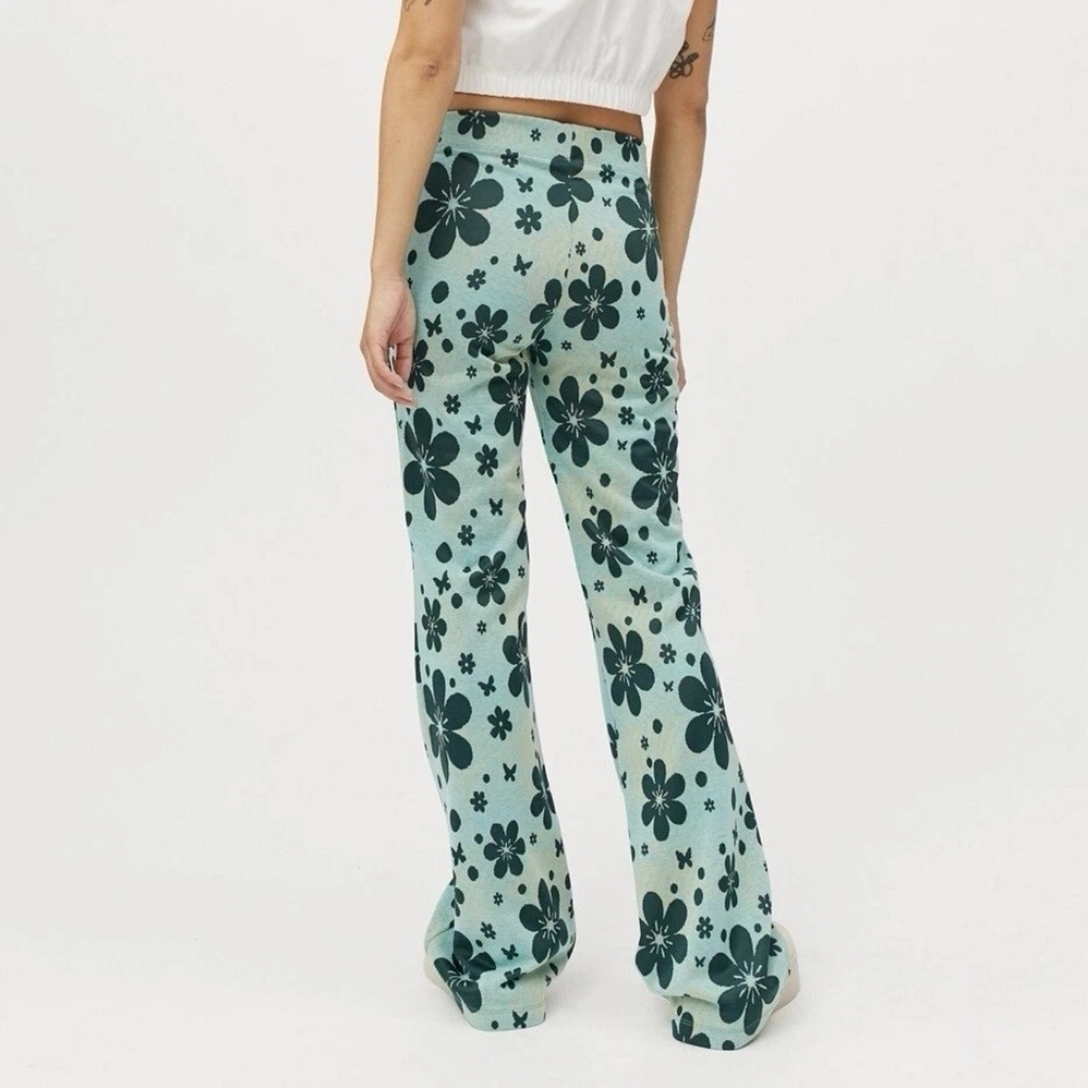 Urban Outfitters Bryn Pull-On Flare Pant, Color Green Floral Size S/P. - Picture 4 of 16